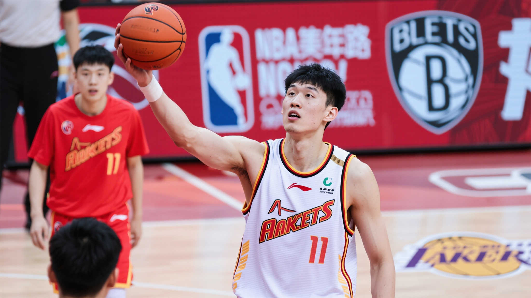 尤其是在面 尤其是在面